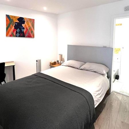 Modern Studio Apartment With Free Wifi Londres Extérieur photo