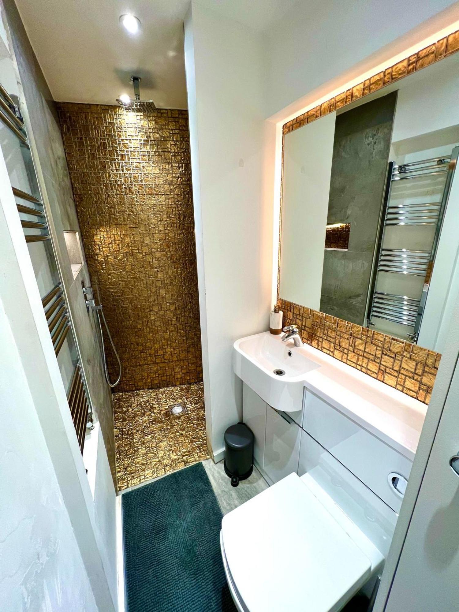 Modern Studio Apartment With Free Wifi Londres Extérieur photo